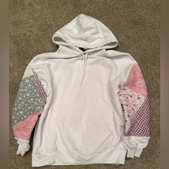 H&M Tops - One of a kind upcycled Medium H & M sweatshirt w quilted material
